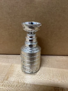 Réplica de plástico Stanley Cup de 3 1/2 pulgadas. VG Box 232 - Imagen 1 de 10