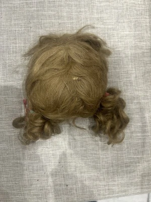 RAVISSANTE PERRUQUE DE POUPÉE JUMEAU ANCIENNE  - Photo 1/2