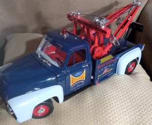 Ford F-100 Tow Truck Road Legends 1:18 Diecast Modell blau rot Oldtimer Spielzeugauto - Bild 1 von 16