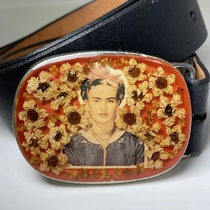 Hebilla de cinturón conmemorativa mexicana Frida Kahlo con flores reales + correa de cinturón talla 30 - Imagen 1 de 6