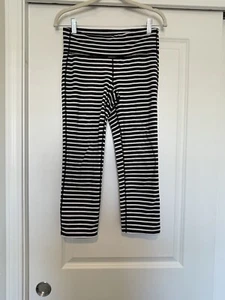 ATHLETA Chaturanga Stripes Capri Yoga Pants Leggings Black & White Sz MT - Picture 1 of 11