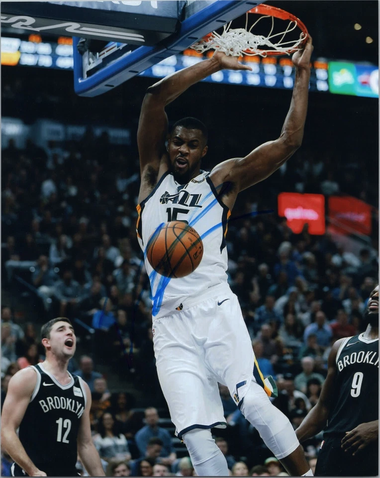 ~~ Foto auténtica firmada a mano de Derrick Favors "Utah Jazz" 8x10 G ~~ Foto 1 de 1