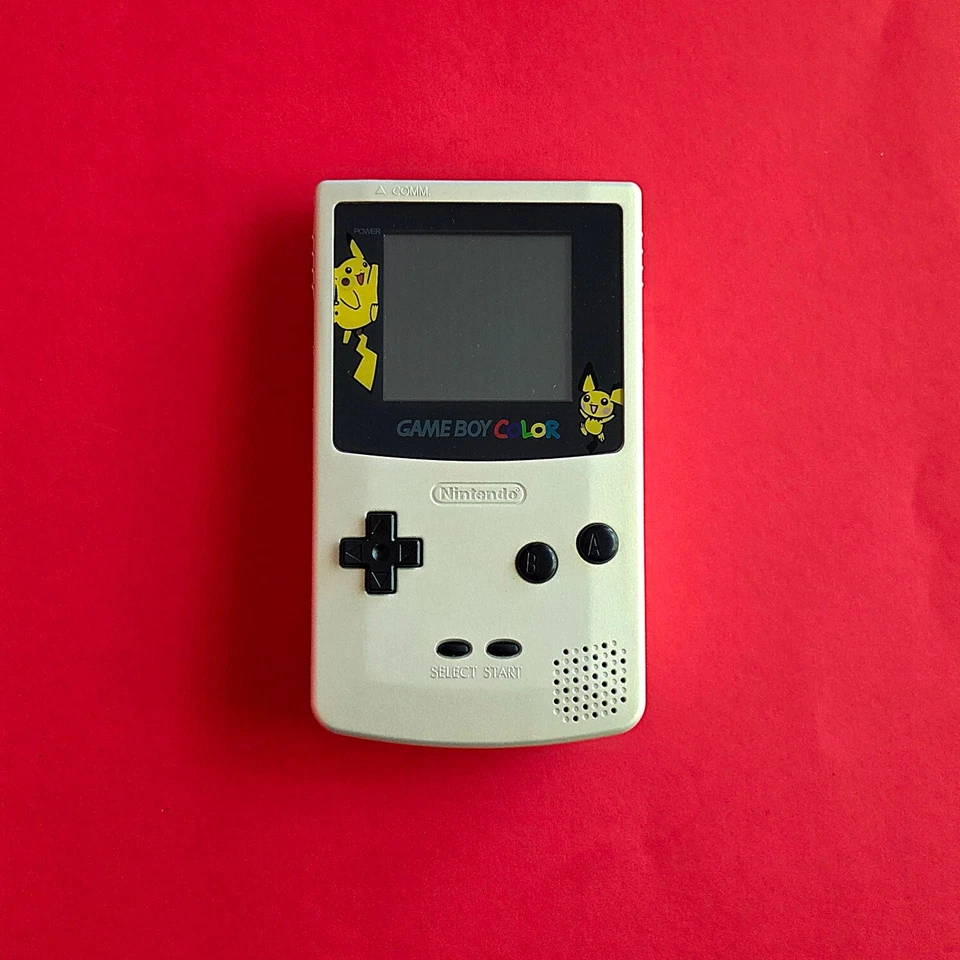 Nintendo Game Boy Color PIKACHU DORADO Y PLATEADO 👾 GBC Gameboy CUERPO NUEVO RESTAURADO Foto 1 de 2