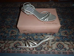 Private Collection By Dyeables White Satin Silk 8 Slip On Heel Shoes Pumps NIB - Picture 1 of 4
