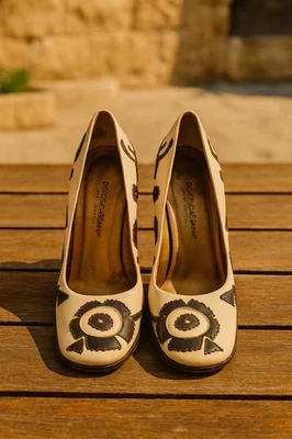 Beautiful  VINTAGE Dolce and Gabbana Block Heeled Shoes SIze 35.5  (5 1/2 - US) - Image 1 of 4