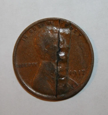 1917 ERROR HUGE LAMINATION Lincoln Wheat Cent Coin  - Image 1 of 2