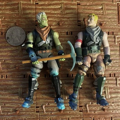 Lote de figuras sueltas Fortnite de 4 pulgadas BRAINIAC JONESY REPINTADO GITD Glow Jazwares 25 $ Foto 1 de 2
