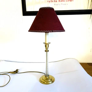 Laura Ashley UK schlanke, hohe Tischlampe mit dunkelrotem Lampenschirm - Bild 1 von 16