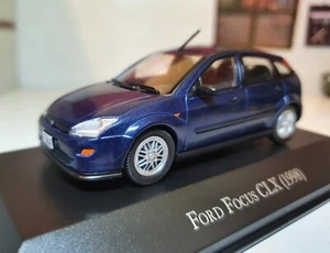 1:43 Ford Focus Mk1 Blue 1998 CLX 5 Door Diecast Scale Model Car on plinth - Picture 1 of 7