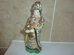 JAPANISCHE KUTANI 19 CM WEISS MIT BLUME/BLATT GEKLEIDET UNSTERBLICHE KANNON GUANYIN FIGUR - Bild 1 von 12
