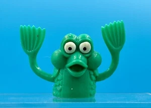 Vintage Russ Crazy Creature Green Fish Rubber Finger Puppet Sea Monster - Picture 1 of 6