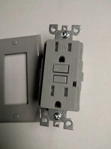 NUEVO 15A Receptáculo de Salida Dúplex TR GFCI 15A Resistente a la Manipulación con LED GRIS - Imagen 1 de 3