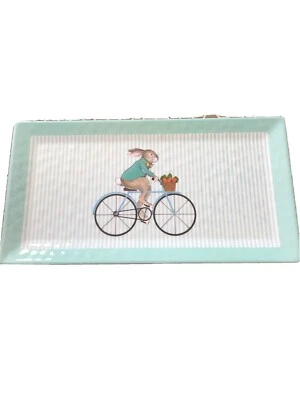 Bandeja Shabby Chic Melamina Espuma de Mar Verde y Blanco con Bicicleta Azul Montar Conejo Foto 1 de 4