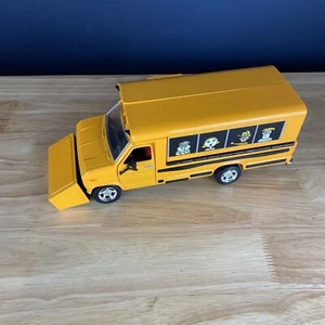 2004 Funline Muscle Machines Skool Bus 1:24 Diecast - Picture 1 of 19