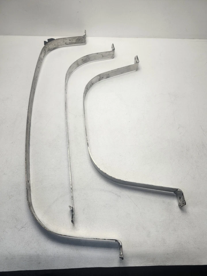 Correas para tanque de gasolina Volkswagen Passat 1998-2005 3B0201653, 3B0201653A, 3B0201654B  Foto 1 de 4