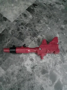 VINTAGE 1986 G1 TRANSFORMERS METROPLEX LARGE RED GUN RIFLE PART ACCESSORY - Picture 1 of 2