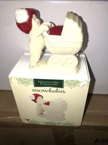 Department 56 Snowbabies Taking Care of Baby Porzellan Figur 6009970TKT - Bild 1 von 4