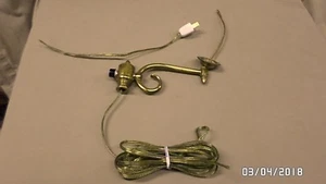 2748M Vintage 1940er-50er Jahre verzierter Messing Lampenarm Teil 7 1/4" gespreizt mit Adler Stecker - Bild 1 von 12