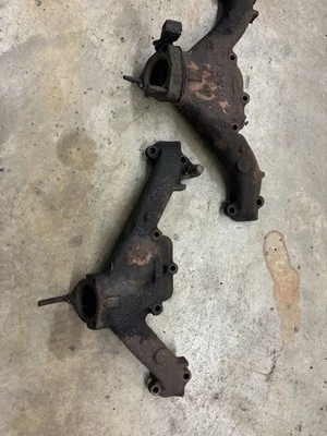 CHEVROLET 348 ENGINE EXHAUST MANIFOLDS W MOTOR chevy 1958 1959 impala 1960 - Image 1 of 4