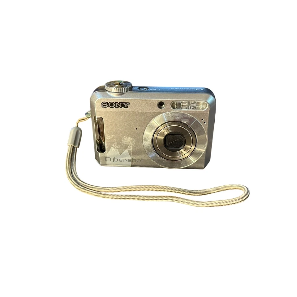 Sony Cyber-Shot DSC-S650 Silver Digital Camera Y2K 7.2MP 2007 - Tested - Image 1 of 4