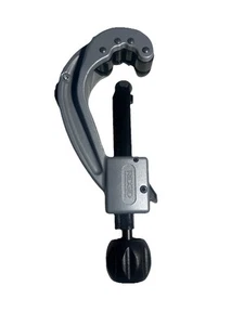 RIDGID 31642 - Cutter, 152 TUBING. - 1/4 to 2-5/8-Inch Capacity Quick Acting - Picture 1 of 4