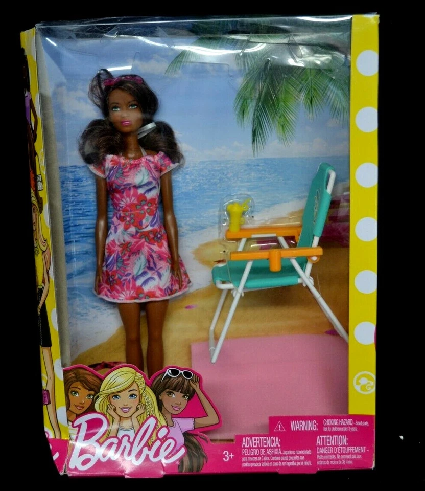 Mattel 2018 Barbie FPR55 Beach Chair Doll