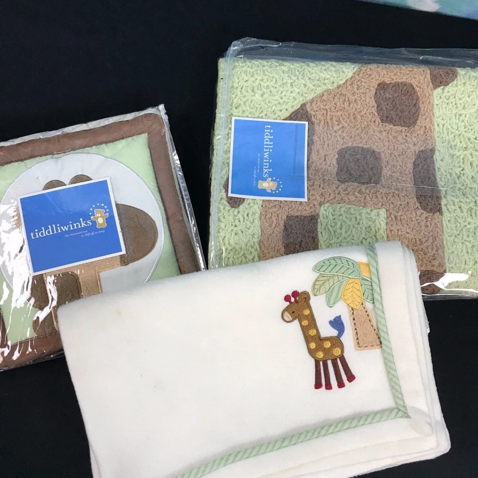 Alfombra infantil TIDDLIWINKS 30 x 30 pulgadas jirafa, 2 colgadores de pared, 1 manta para bebé NUEVA Foto 1 de 1