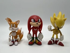 SEGA Sonic the Hedgehog 2” Figure Lot Knuckles Super Sonic Tails - Picture 1 of 6