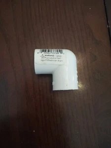 Codo Lasco PVC Schedule 40, 1/2" FPT para tubería de PVC - Imagen 1 de 4