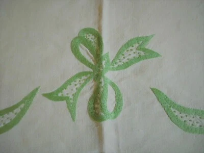 Drap N°112 ancien en fil de lin fleurs vertes brodées  220 X 270 Cm   - Photo 1/4