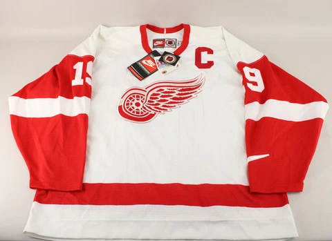 NWT VTG 90s Authentic Official Nike Steve Yzerman Detroit Redwings Jersey 2XL 56 Cover