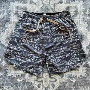 Pantalones Cortos Deportivos Darc Hombres Grandes Gris Tigre Rayas Camuflados Cintura Elástica Bolsillos con Cremallera - Imagen 1 de 15