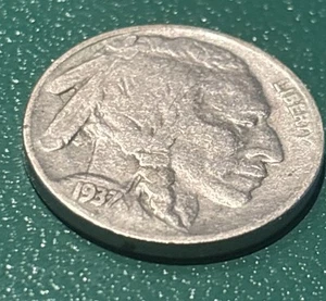 1937-P Buffalo Nickel Full Date FAST FREE SHIPPING - Picture 1 of 3