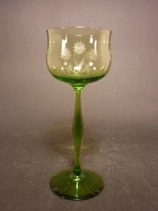 Art Nouveau - Bicchiere da vino con decoro floreale molato e inciso, 1910 circa. - Foto 1 di 3