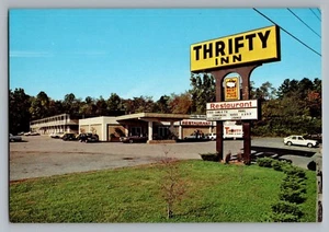 Postal de autos de carretera Roanoke Virginia VA Thrifty Inn Peters Creek años 70-80 - Imagen 1 de 2