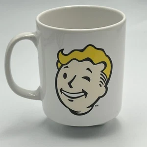 Official Fallout 4 Mug with Vault boy and Logo Graphics - Picture 1 of 5