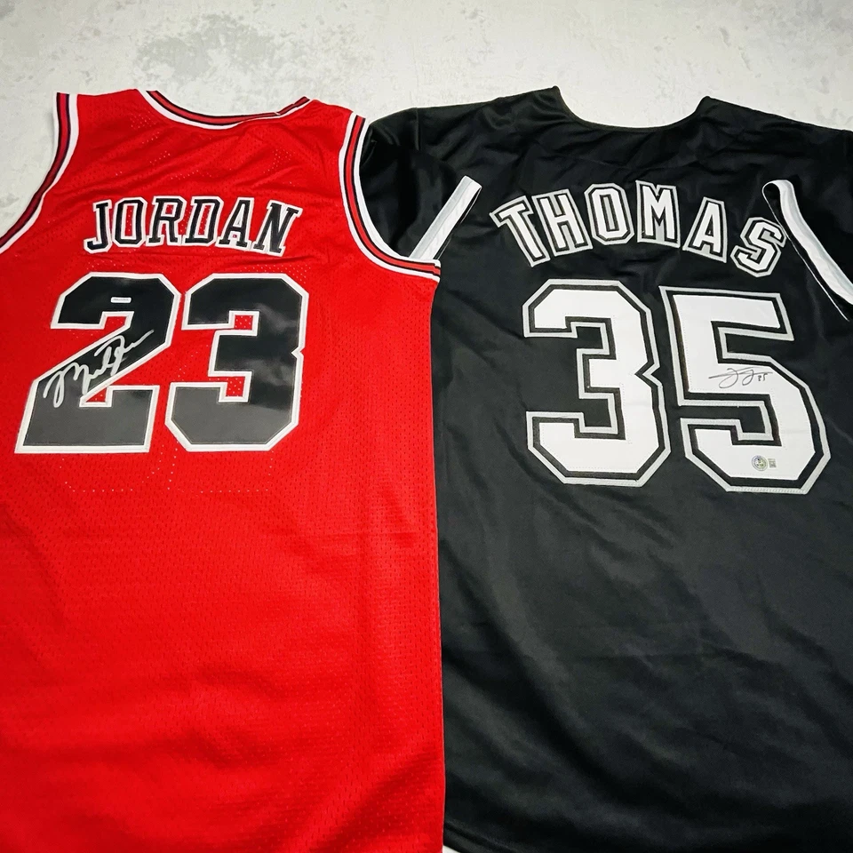 Camiseta deportiva firmada por Michael Jordan negra autografiada Frank Thomas Chicago Beckett Foto 1 de 4