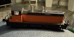 Kato NW2 Milwaukee Road 668 Diesel Switcher Locomotive DCC Installed N-Scale - Picture 1 of 8