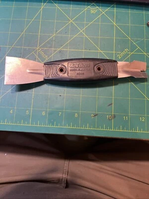 Red Devil Dual-Purpose Window Tool 4044 Putty Glazing & Removing Tool 9" - Image 1 of 3