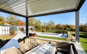 Nachbarschaftsfreie renovierte Villa am Ufer des Balatons - Bild 1 von 23