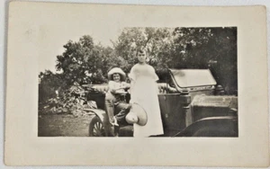 RPPC 1904-1918 Picture Of 2 Children By Automobile - Picture 1 of 4