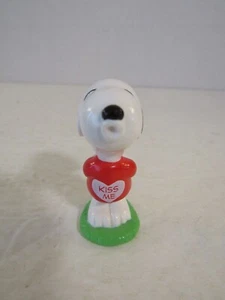 Vintage Snoopy PVC Figure in “KISS ME” Shirt VALENTINE'S DAY - Picture 1 of 5