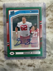 Autografo Graham Barton 2024 Donruss Green Rated Rookie RC #380 Buccaneers - Foto 1 di 3
