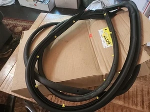 Sierra 1500 2019-23 genuino GM puerta delantera lateral del conductor resistente al clima 85530936 - Imagen 1 de 6