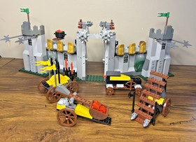 LEGO Castle: Battle at the Pass (8813) - Incomplete