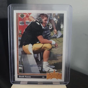 1991 Upper Deck Brett Favre Rookie Card - Picture 1 of 2