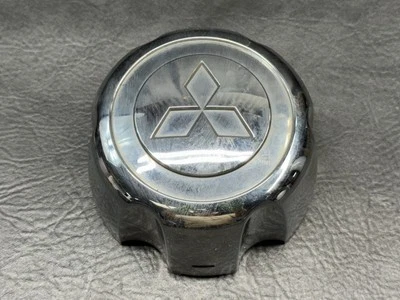 00 01 02 03 04 Tapa central Mitsubishi Montero MB816581 OEM Foto 1 de 4