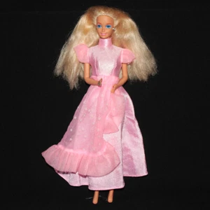 Poupée Barbie avec robe robe étoiles Malaysie années 80 vintage - Picture 1 of 2