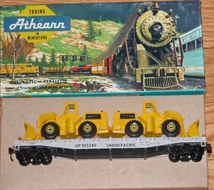 HO ATHEARN 50 FT FLAT CAR UNION PACIFIC UP 905280 WITH 2 DIE CAST FRONT LOADERS - Picture 1 of 1