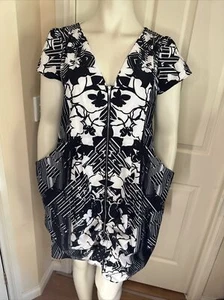 CITY CHIC Women’s zip dress Black & white geometric plus Size Small - Picture 1 of 8